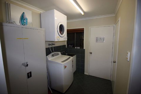 3 Bedroom Holiday House - Accommodation 4U 7